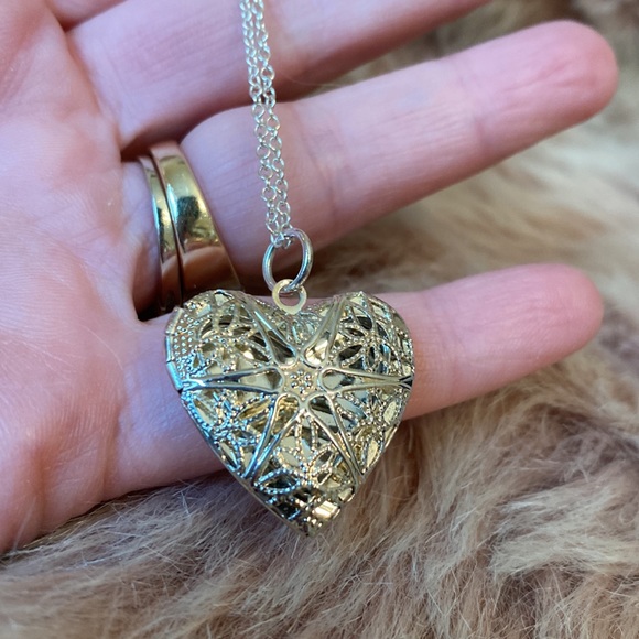Vintage Jewelry - Vintage heart locket